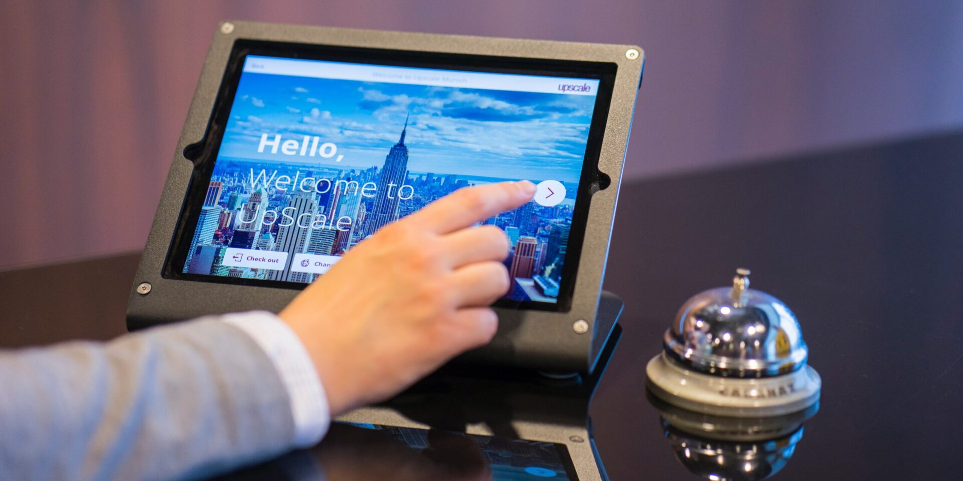 Recepción de un hotel Reputación Digital Agencia